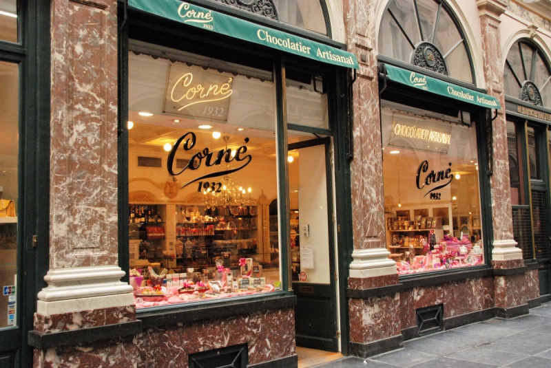 vitrine-LA CELLE-min_chocolate_chocolaterie_shop_luxury_chic_gallery_brussels_belgium-558146